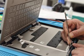 Reparatur an Laptop